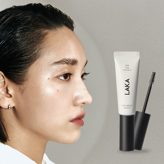 라카의 신제품 와일드 브로우 셰이퍼가 온라인몰 매출 신장을 견인하고 있다. <라카 제공>